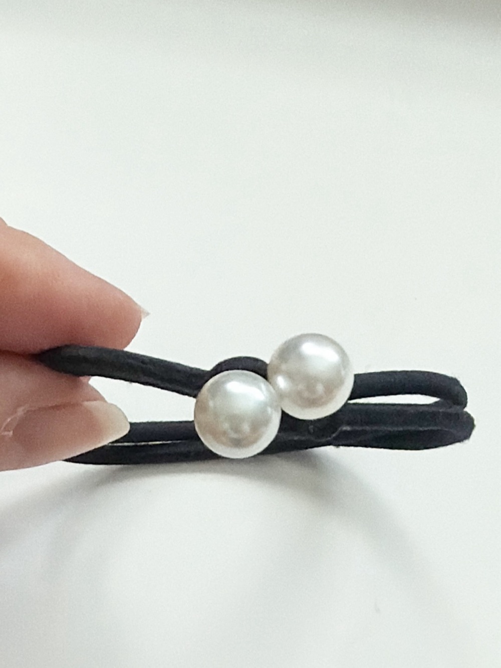 Cultured Pearl Black Elastic Hair Tie